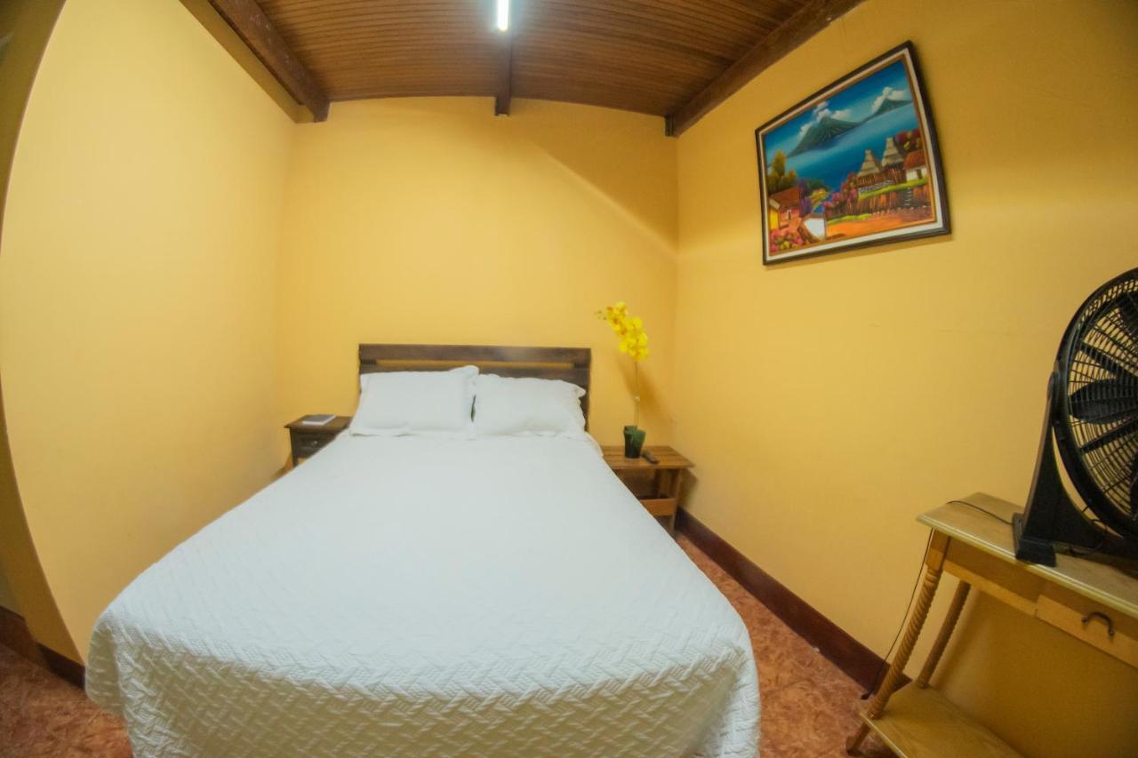 Euro Hostal Guatemala City Exterior foto